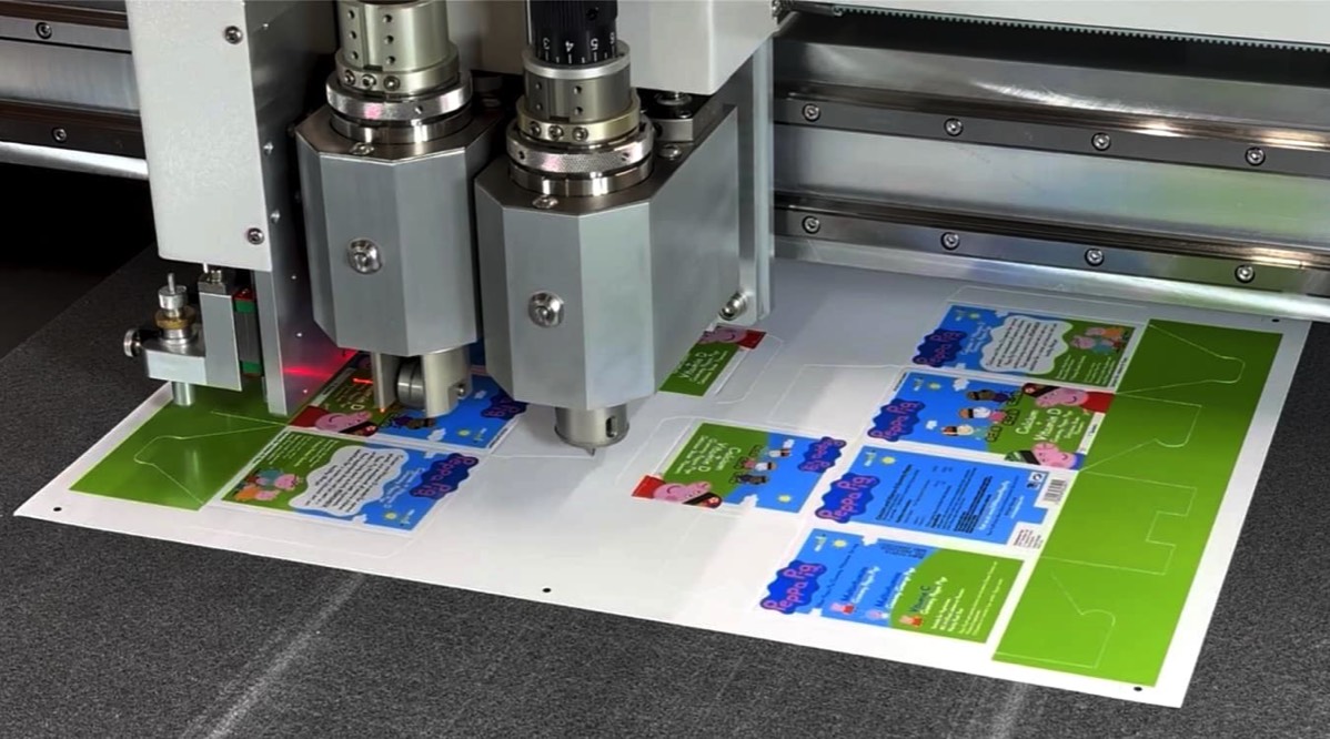 Veloblade machine cutting out dieline